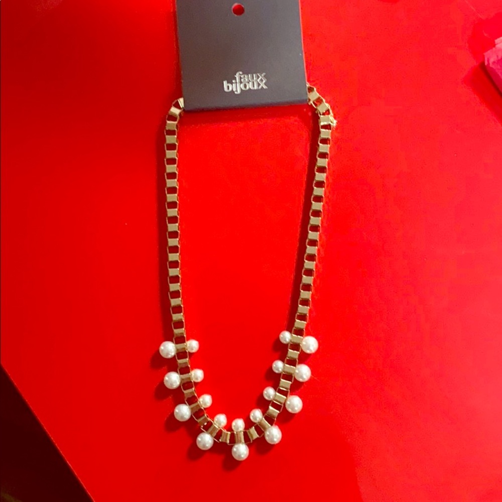 Gold metal box chain necklace with faux pearls